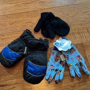 Bundle of 3 mittens and Garden Gloves.